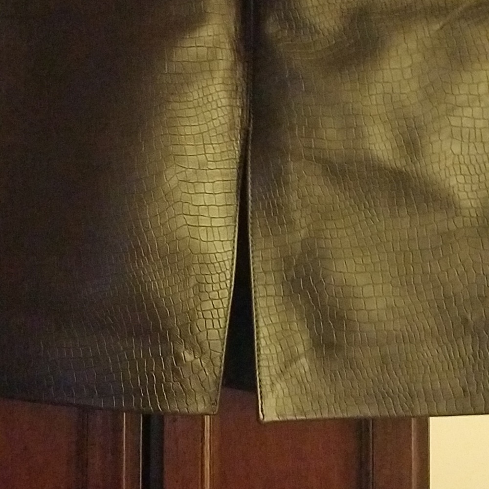Old Navy brown reptile print leather skirt EUC - Picture 4 of 5